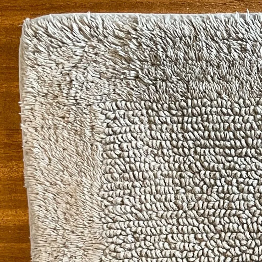 Like-new gray Sonoma bath mat, reversible shower floor rug